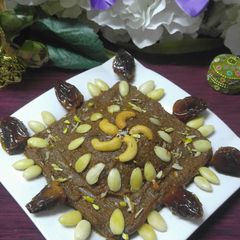 A picture of Khajoor ka halwa😋.