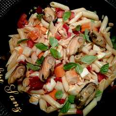 Una foto de Ensalada de pasta con mejillones