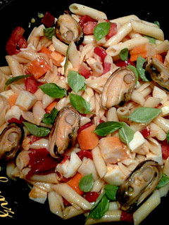 Una foto de Ensalada de pasta con mejillones