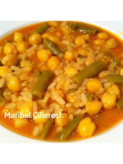 Una foto de Garbanzos con arroz y judías verdes