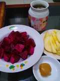 Buah naga,apel wangsan cocol selai kacang skippy(makan malam)