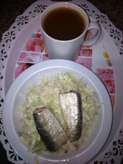 A picture of Salad and tea.