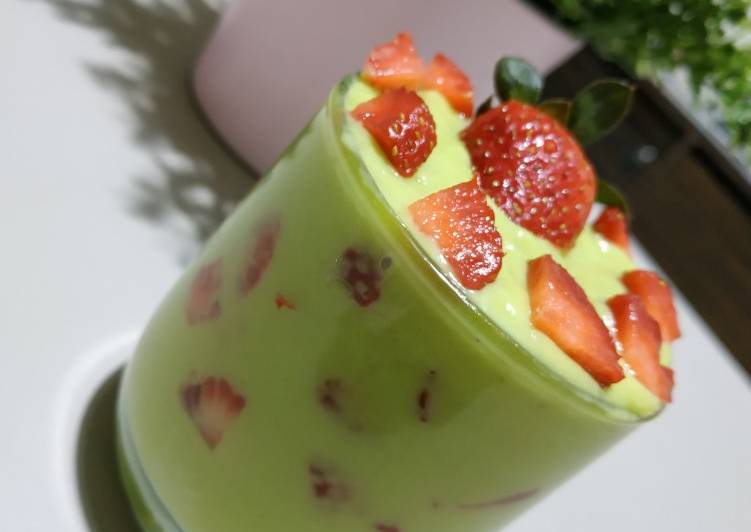 Resep Jus alpukat topping strawberry, Bisa Manjain Lidah