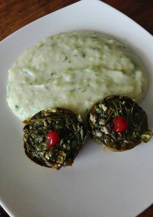 Una foto de Niditos de lechuga acompañados de puré al ciboulette