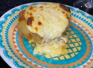 Foto de Batata recheada com molho branco e queijo canastra