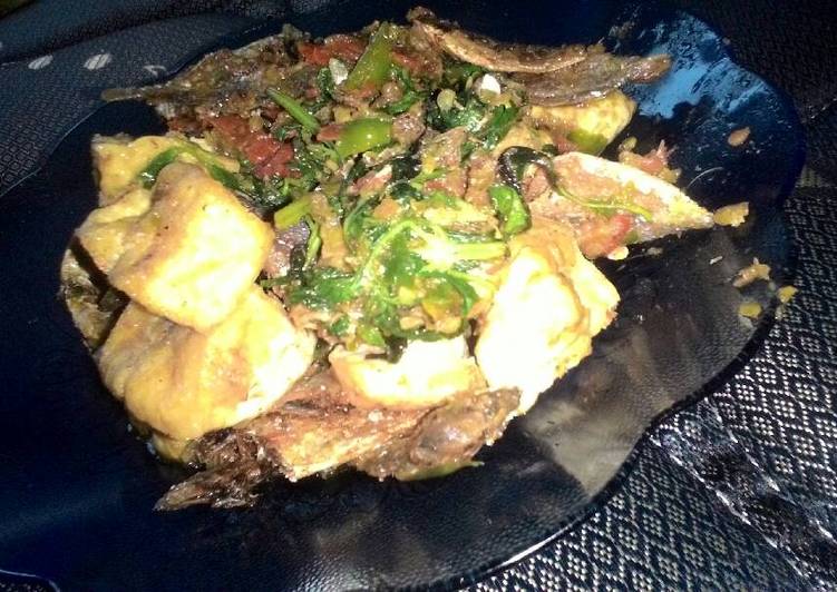 Sambal ijo tahu campur ikan asin dan kemangi