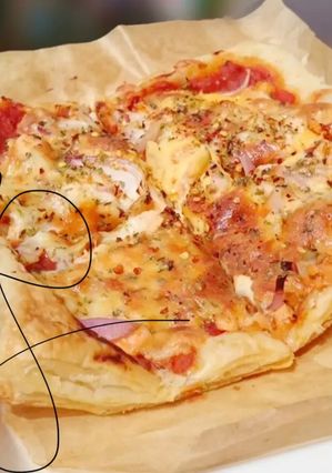 A picture of Salmon Puff Pizza.