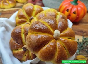 Foto principal de Bollos de calabaza rellenos de cabello de Ángel para Halloween