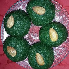 A picture of Gajar suji ke laddu.