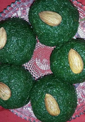 A picture of Gajar suji ke laddu.