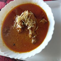 A picture of Chicken and almonds qorma.