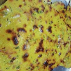 A picture of Besan roti, methi palak mixed missi roti.