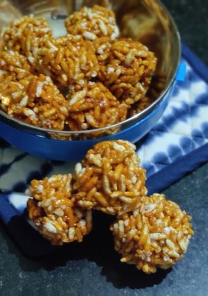 A picture of Murmure ladoo puffed rice ladoo.
