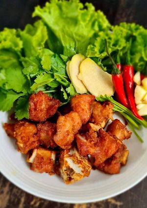 รูปของ แหนมซี่โครงหมูทอด