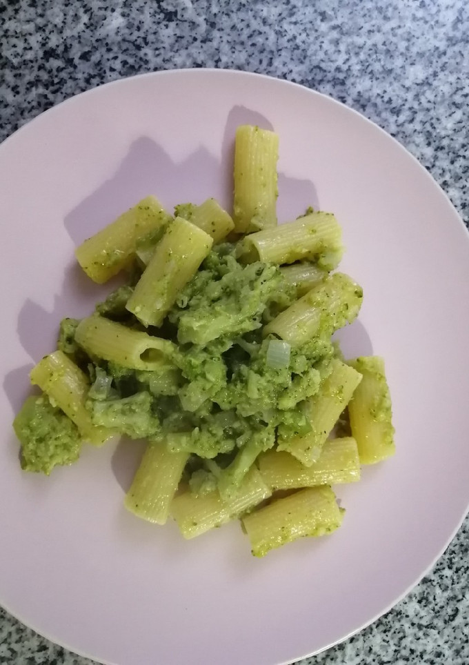 Una foto de Pasta con brócoli (a la machaza)
