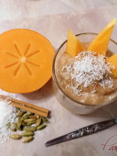 Una foto de Arroz con leche de coco y fruta