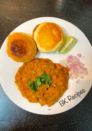 A picture of Pav Bhaji.