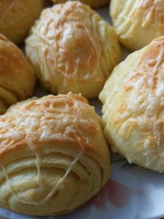 Sajtos háromszögek recept fotója