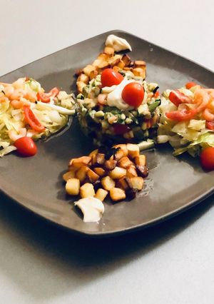 Une photo de Tartare de crevettes aux petits légumes