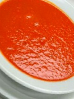 Una foto de Crema de tomate low carb