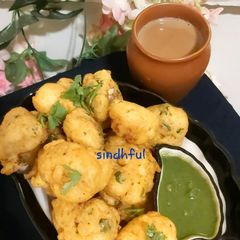 A picture of Cauliflower Pakodas/Gobhi ke Pakore.