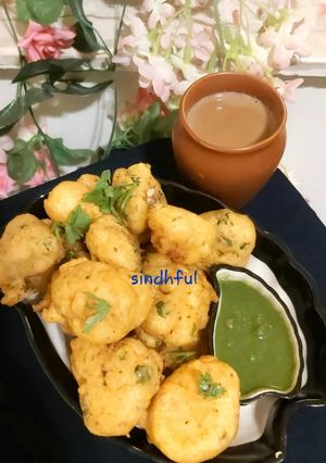 A picture of Cauliflower Pakodas/Gobhi ke Pakore.