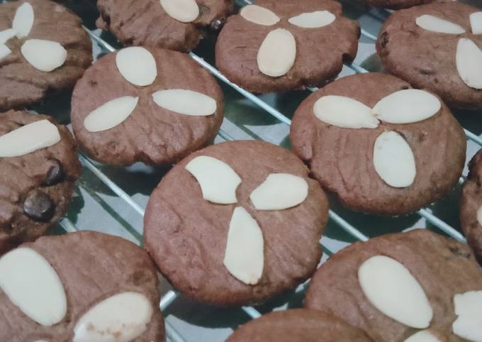 Chocochip and Almond Cookies