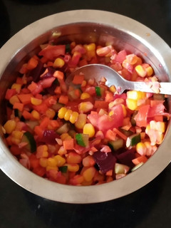 સલાડ (Salad Recipe In Gujarati) રેસીપી મુખ્ય ફોટો