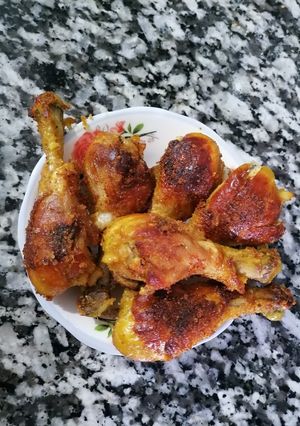 صورة لوصفة افخاذ الدجاج محمرين