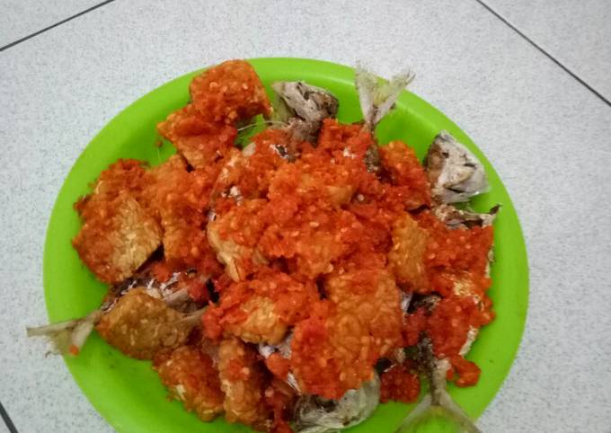 Ikan tempe goreng balado