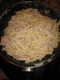 Pasta carbonara versión nata, bacon