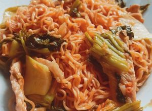 Hình của món Mì xào dưa chua cay.