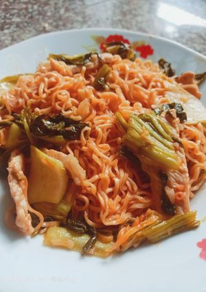 Hình của món Mì xào dưa chua cay.