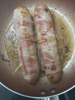 Una foto de Salchichas con Queso y Bacon