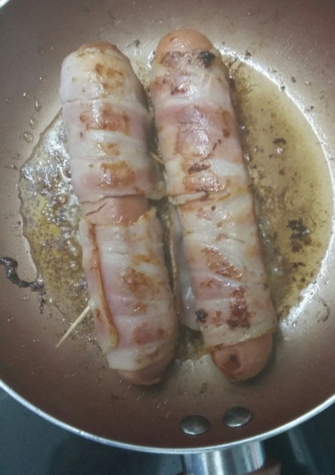 Una foto de Salchichas con Queso y Bacon