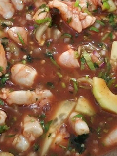 Una foto de Keto Ceviche o cóctel de camarones bajo en carbohidratos