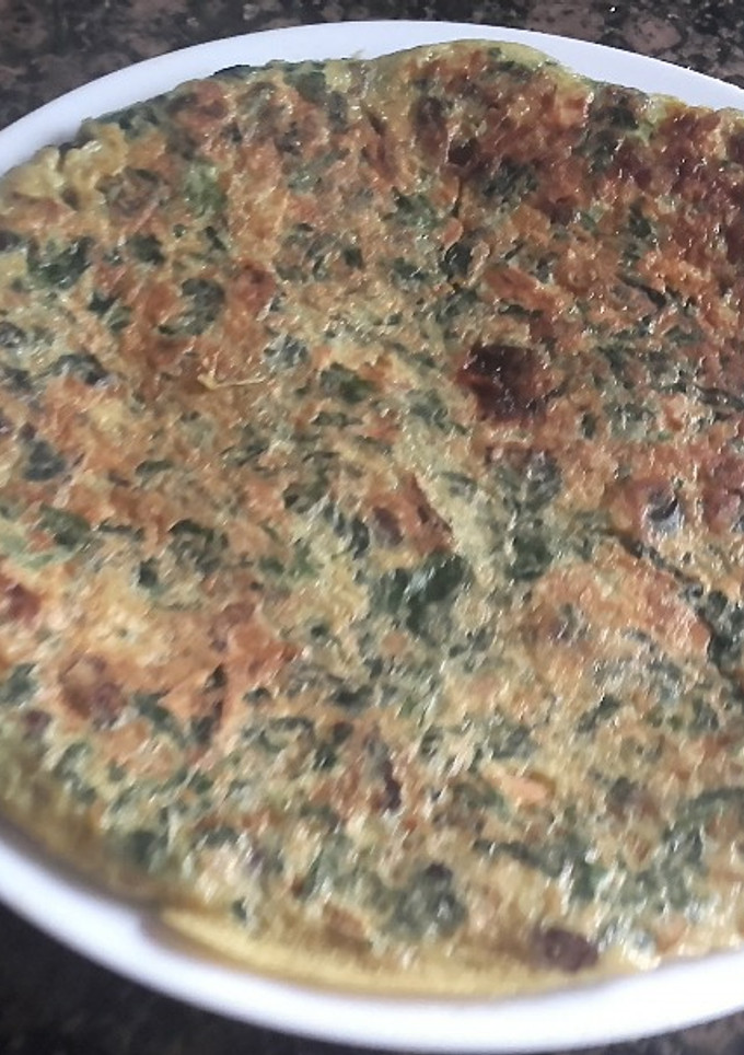 Una foto de Tortilla de espinaca y frutas secas