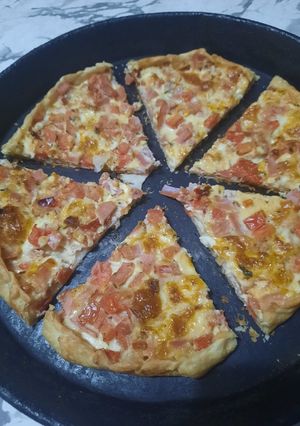 Una foto de Tarta básica de jamón, queso y tomate