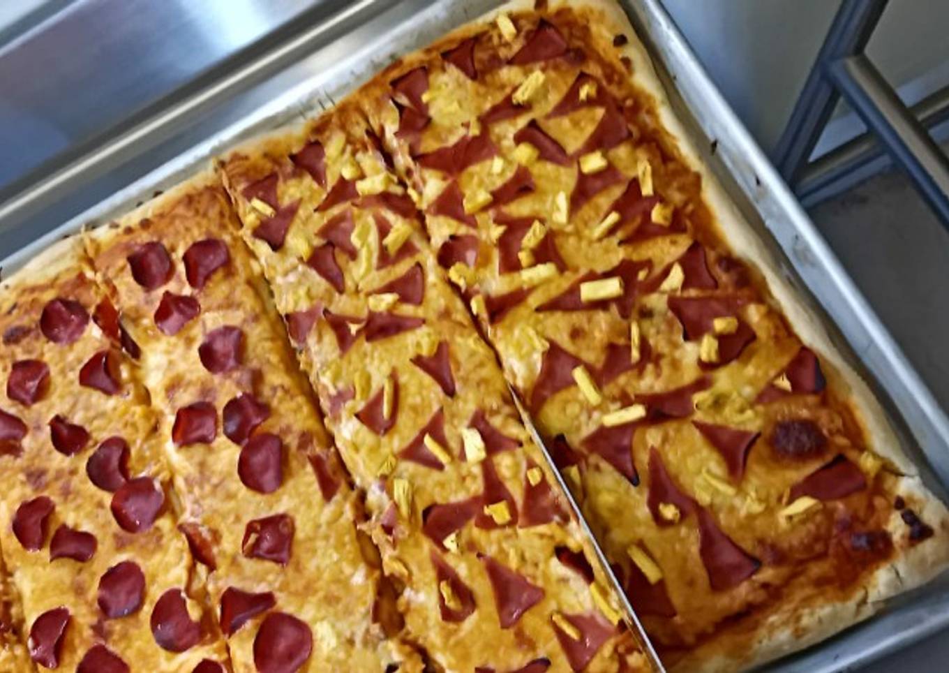 Pizza de pepperoni y hawaiana