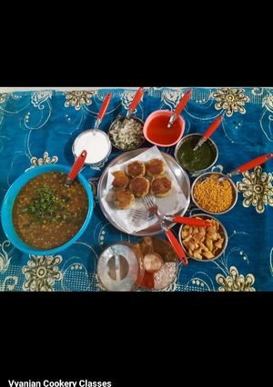 A picture of Ragada pattice (Maharashtrian Dish).