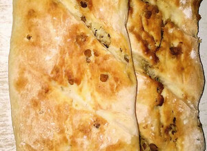 Una foto de Pan casero con chicharrón!!