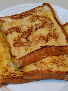 A picture of French toast.