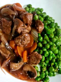 Una foto de Bourguignon Vegano de portobello y soja texturizada