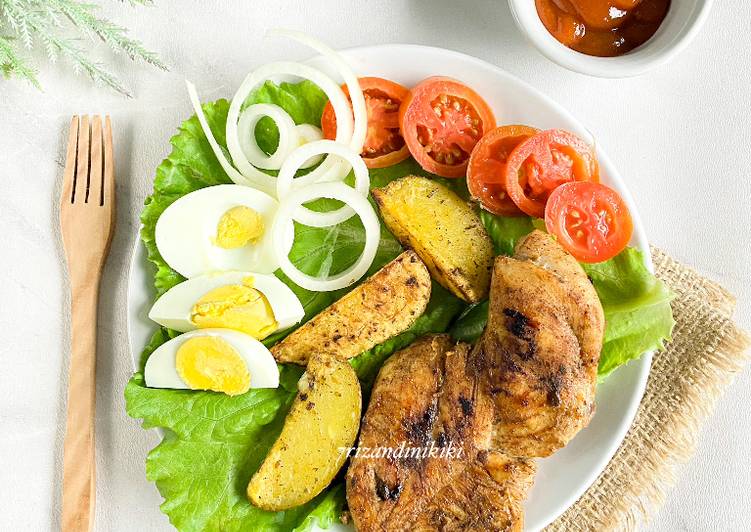 Cara Gampang Menyiapkan Grilled chicken salad yang Lezat Sekali