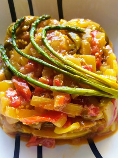 Una foto de Timbal de verduras al punto