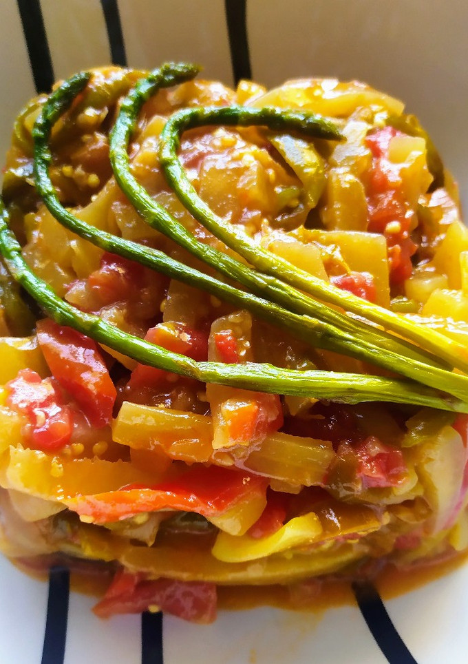 Una foto de Timbal de verduras al punto