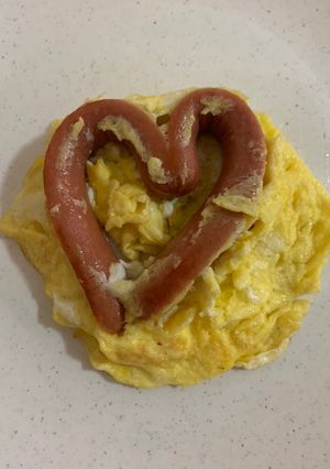Una foto de Huevo con salchicha❤️