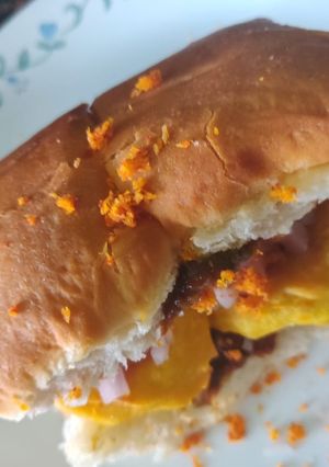 वड़ा पाव (Vada Pav Recipe in hindi) रेसिपी मुख्य फोटो