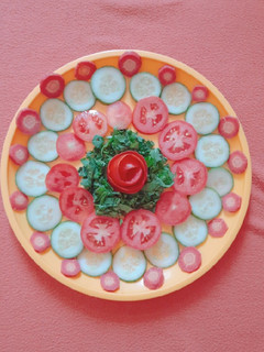 સલાડ (Salad Recipe In Gujarati) રેસીપી મુખ્ય ફોટો