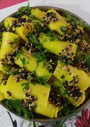 A picture of खांडवी (khandvi recipe in marathi).